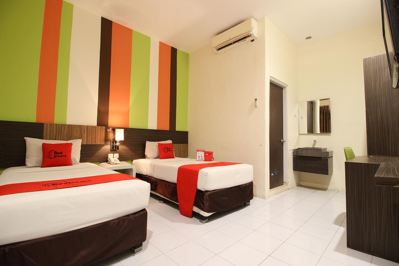 Reddoorz Plus Near Keraton Yogyakarta 2 Luaran gambar